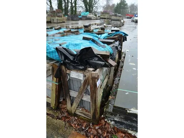 10 stuks zwart granieten platen voor tuinschermen en lage muurtjes gebrand en geborsteld met lijnen 1 zijde afgewerkt afm. 220x60x3 - afbeelding 3 van  5