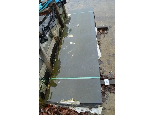 10 stuks zwart granieten platen voor tuinschermen en lage muurtjes gebrand en geborsteld met lijnen 1 zijde afgewerkt afm. 220x60x3 - afbeelding 4 van  5
