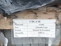 10 stuks zwart granieten platen voor tuinschermen en lage muurtjes gebrand en geborsteld met lijnen 1 zijde afgewerkt afm. 220x60x3 - afbeelding 5 van  5