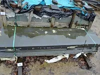 10 stuks zwart granieten platen voor tuinschermen en lage muurtjes gebrand en geborsteld met lijnen 1 zijde afgewerkt afm. 220x60x3 - afbeelding 4 van  5