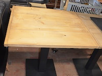 10 vierkantige tafels houten blad zwart metalen voet, 11 moderne zwart lederen stoelen, partij kussens - afbeelding 12 van  12