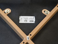 10 vierkantige tafels houten blad zwart metalen voet, 11 moderne zwart lederen stoelen, partij kussens - afbeelding 5 van  12