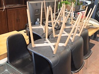 10 vierkantige tafels houten blad zwart metalen voet, 11 moderne zwart lederen stoelen, partij kussens - afbeelding 6 van  12