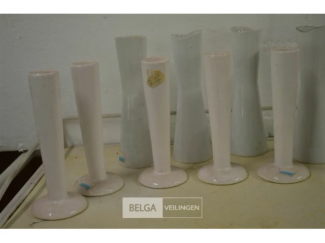 10 witte vaasjes - afbeelding 2 van  2