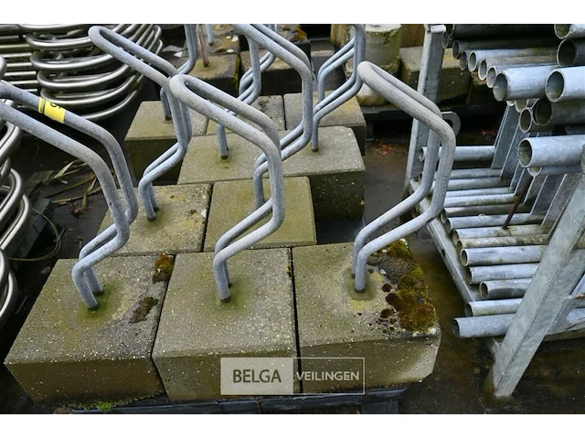 10 x fietsrek + betonnen voetblok - afbeelding 3 van  4