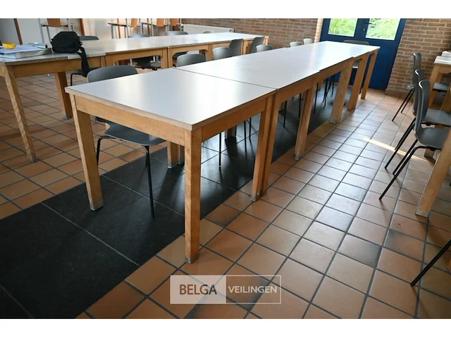 10 x vierkante houten tafel - afbeelding 1 van  4