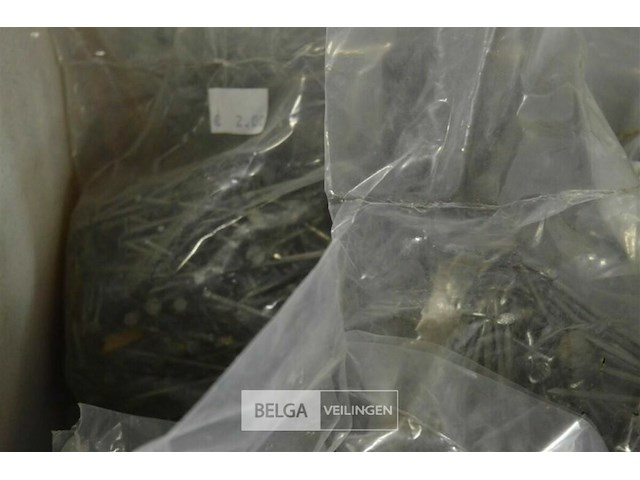 ±10 zakjes div nagels - afbeelding 2 van  3