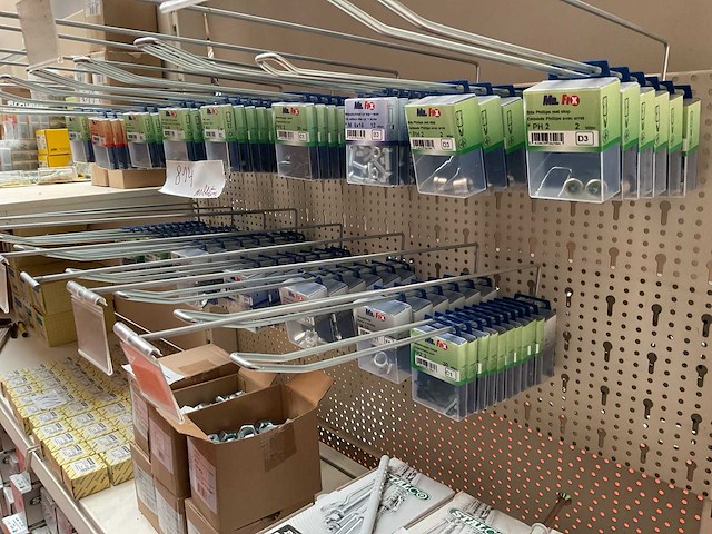 100 doosjes met nagels - afbeelding 1 van  8