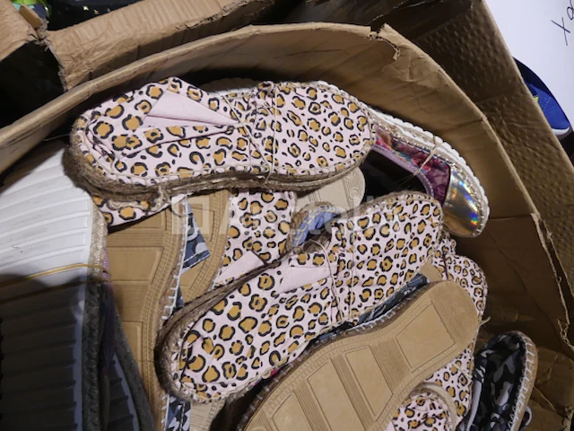 100 paar sneakers - afbeelding 3 van  6