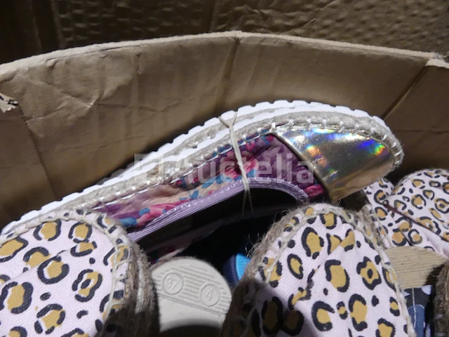 100 paar sneakers - afbeelding 6 van  6