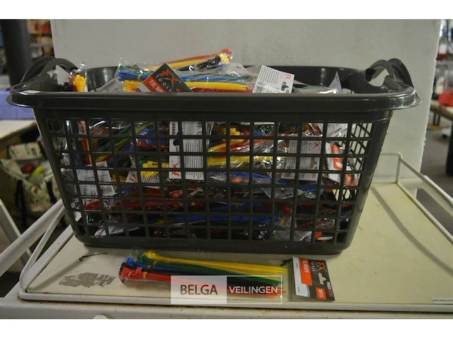 100 x 50 pcs katoenbinders, inhoud mand, tie wraps - afbeelding 1 van  2