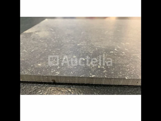 100m² gerectificeerde tegels 30x45 in blauwe steen, vloer en muur - afbeelding 1 van  3