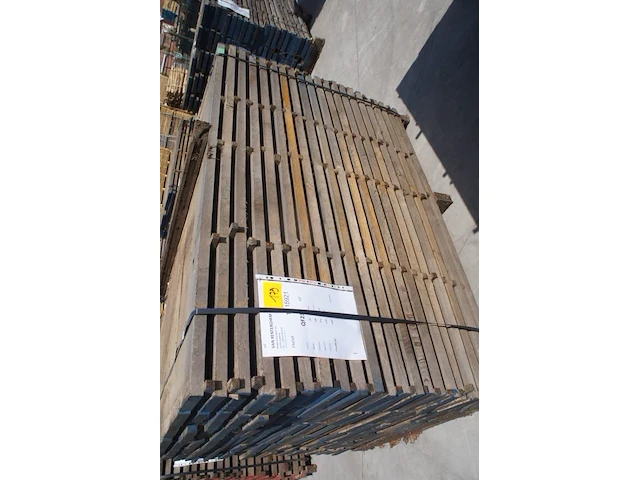 1,03 m³ eiken planken 30mm rustiek - afbeelding 1 van  4