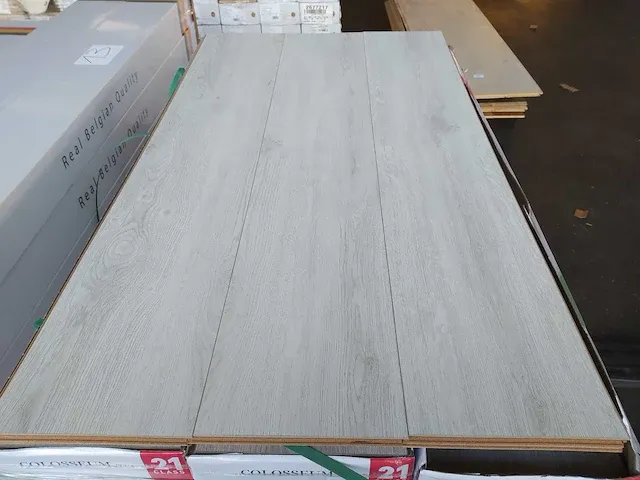 104,03 m2 laminaatvloer 8mm - afbeelding 3 van  3