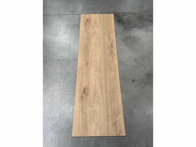 106 m2 laminaatvloer 8mm krono - afbeelding 1 van  3