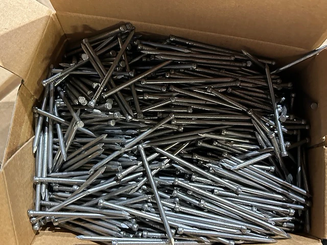 107 dozen nagels - afbeelding 1 van  3