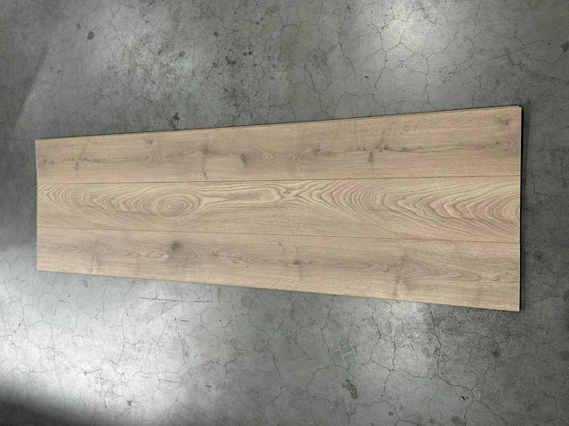 109,2 m2 laminaatvloer 12mm krono - afbeelding 1 van  3