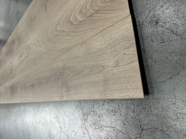 109,2 m2 laminaatvloer 12mm krono - afbeelding 3 van  3
