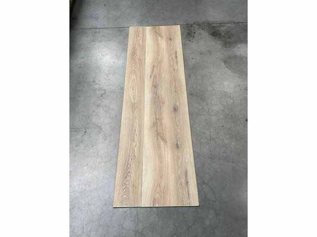 109,2 m2 laminaatvloer 8mm krono - afbeelding 1 van  3