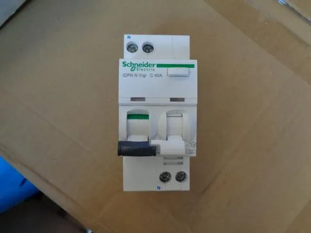 10x aardlekschakelaar schneider - afbeelding 1 van  3