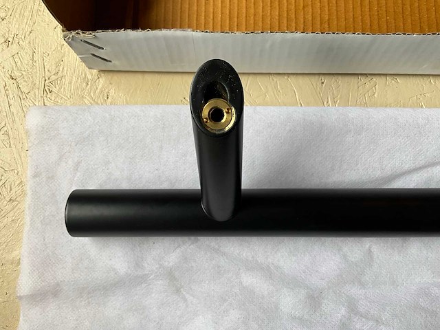 10x deurgreep rvs zwart gecoat 500mm met schuine voeten - afbeelding 6 van  8
