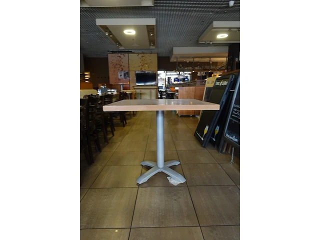 10x houten tafel vv metalen voet - afbeelding 1 van  3