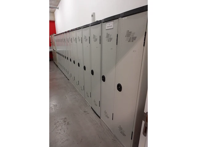 10x metalen lockerkast - afbeelding 1 van  12