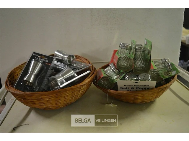 ±10x peper en zout, 7x maatbekers - afbeelding 1 van  4