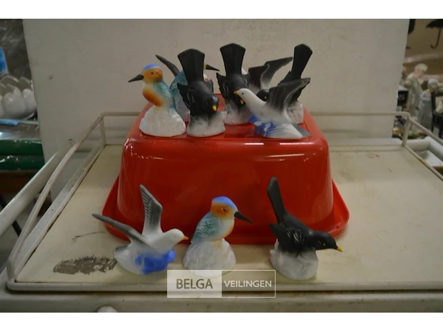 ±11 beeldjes vogels in kom - afbeelding 1 van  3