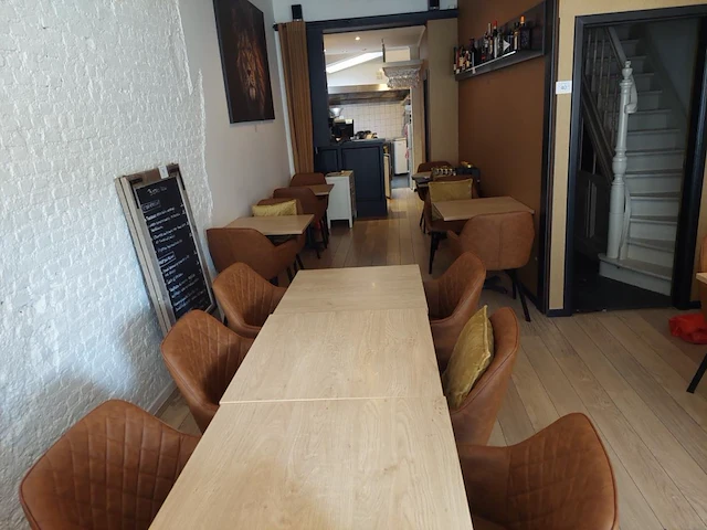 11 bistrotafels vv plm 22 stoffen stoelen - afbeelding 1 van  9