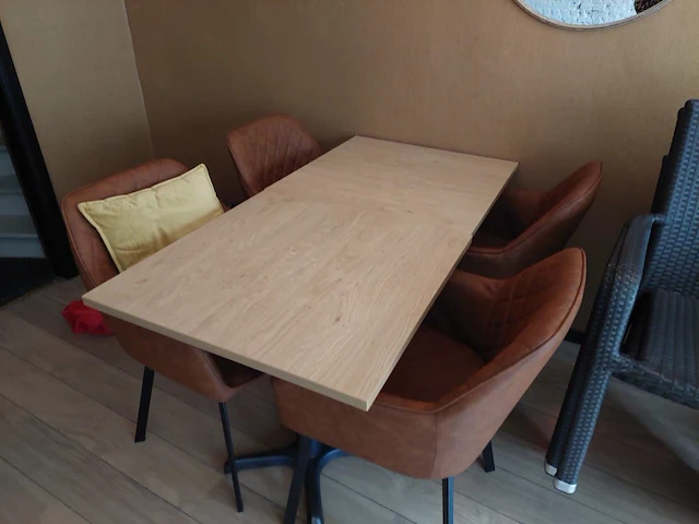 11 bistrotafels vv plm 22 stoffen stoelen - afbeelding 2 van  9