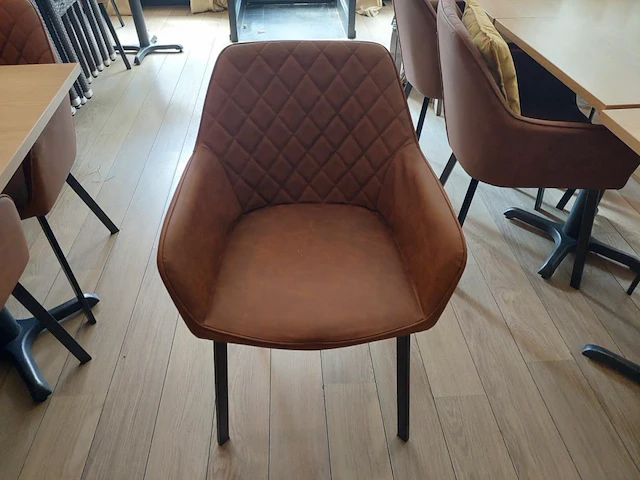 11 bistrotafels vv plm 22 stoffen stoelen - afbeelding 6 van  9