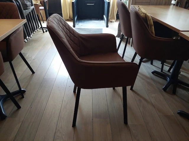 11 bistrotafels vv plm 22 stoffen stoelen - afbeelding 7 van  9