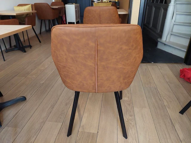 11 bistrotafels vv plm 22 stoffen stoelen - afbeelding 8 van  9