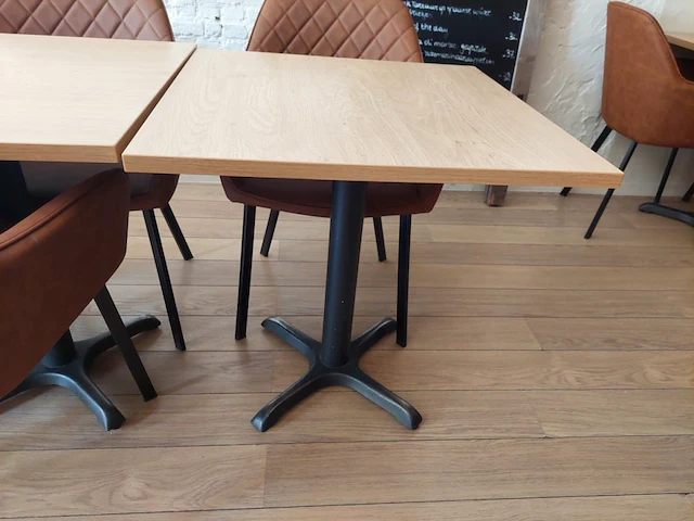 11 bistrotafels vv plm 22 stoffen stoelen - afbeelding 9 van  9
