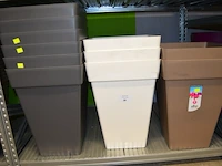 11 bloempot elho 52cm hoog, 46 liter: 6 antraciet + 3 wit +2 bruin - afbeelding 1 van  5