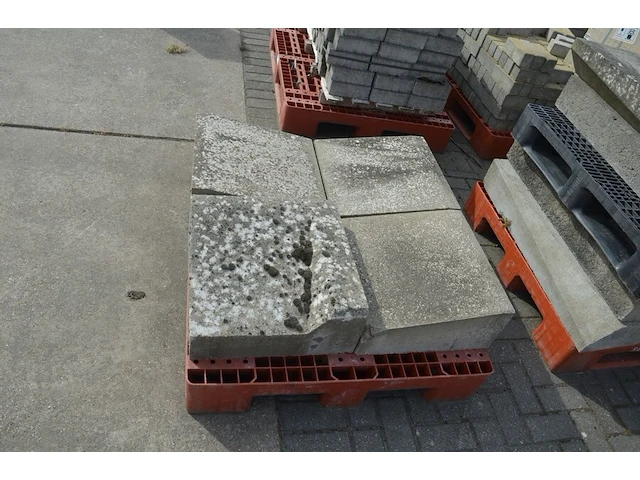 11 borduren 1 m, 18 hoekborduren vierkant (zonder pvc paletten) - afbeelding 3 van  9