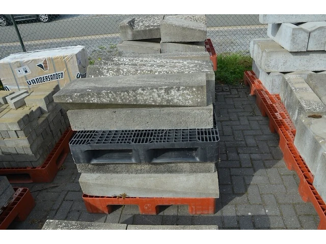 11 borduren 1 m, 18 hoekborduren vierkant (zonder pvc paletten) - afbeelding 4 van  9