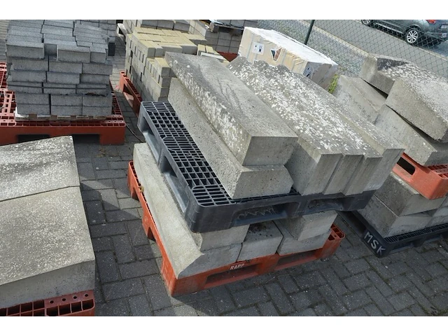 11 borduren 1 m, 18 hoekborduren vierkant (zonder pvc paletten) - afbeelding 5 van  9