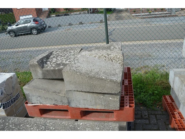 11 borduren 1 m, 18 hoekborduren vierkant (zonder pvc paletten) - afbeelding 7 van  9