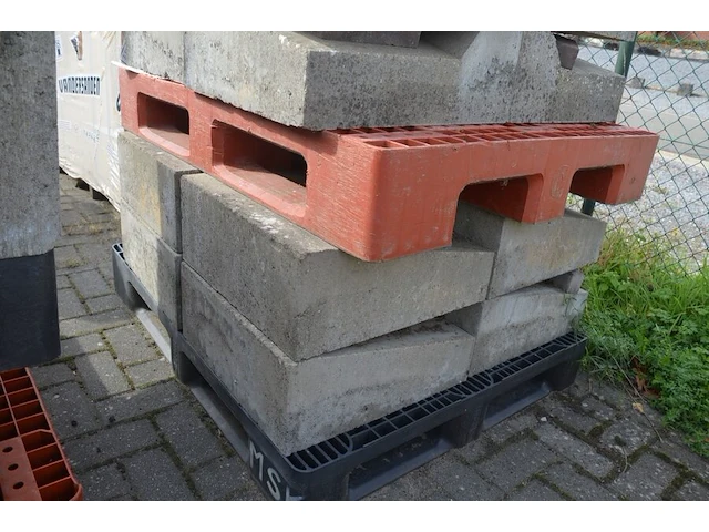 11 borduren 1 m, 18 hoekborduren vierkant (zonder pvc paletten) - afbeelding 9 van  9