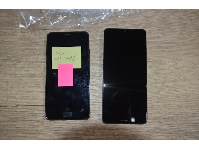 11 defecte smartphones zonder lader: 6 samsung, 2 nokia, 2 motorolla, 1 acer (b401) - afbeelding 6 van  9