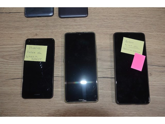 11 defecte smartphones zonder lader: 6 samsung, 2 nokia, 2 motorolla, 1 acer (b401) - afbeelding 8 van  9