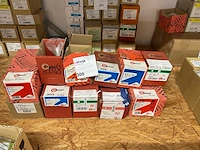 11 dozen bevestigingsmaterialen - afbeelding 1 van  6