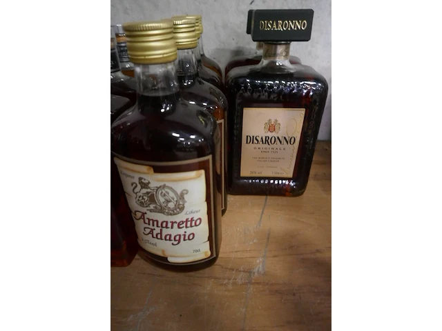 11 flessen sterke drank - afbeelding 2 van  3