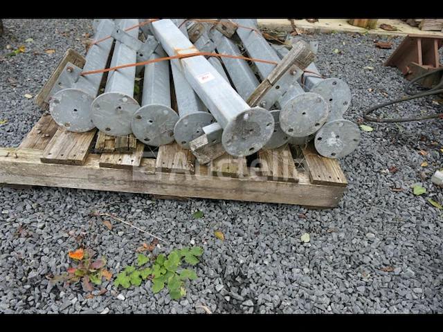 11 gegalvaniseerde palen - afbeelding 4 van  4