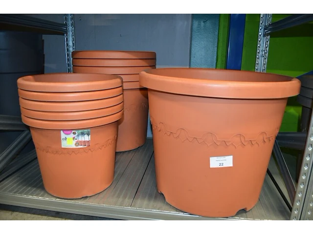 11 grote ronde bloempot elho: 5x 26 liter -5x47 liter - 1x80 liter - afbeelding 1 van  5