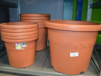 11 grote ronde bloempot elho: 5x 26 liter -5x47 liter - 1x80 liter - afbeelding 1 van  5