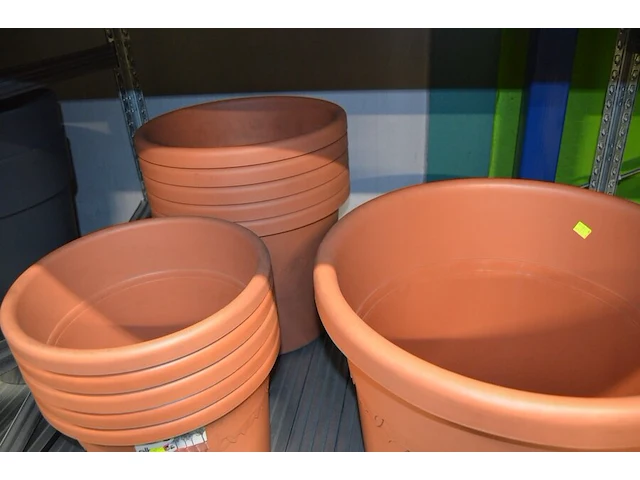 11 grote ronde bloempot elho: 5x 26 liter -5x47 liter - 1x80 liter - afbeelding 4 van  5
