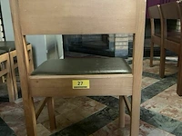 11 kerkstoelen met groene zit en houten rugleuning - afbeelding 3 van  4